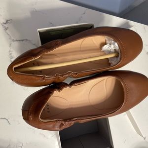New 7W-Cognac flats